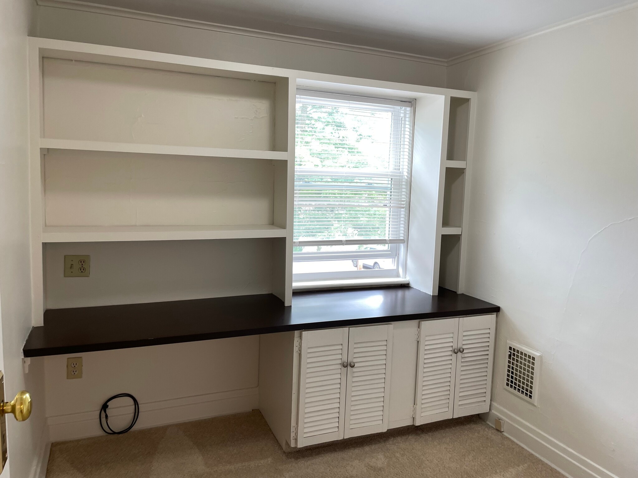 Study Room - 702 Kahkwa Blvd