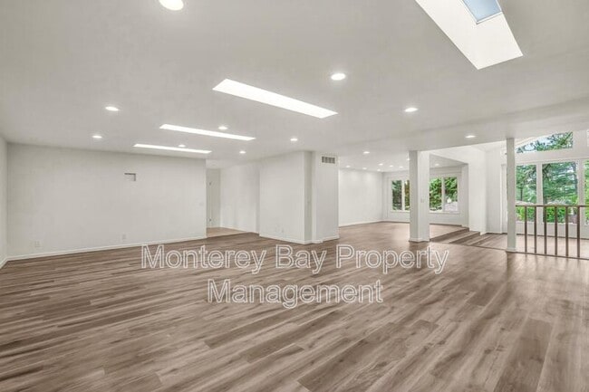 Building Photo - 4083 Sunset Ln