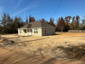 Building Photo - 3 Bed/2 Bath New Built Brick Home