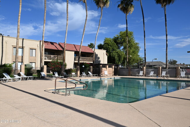 Building Photo - 8649 E Royal Palm Rd