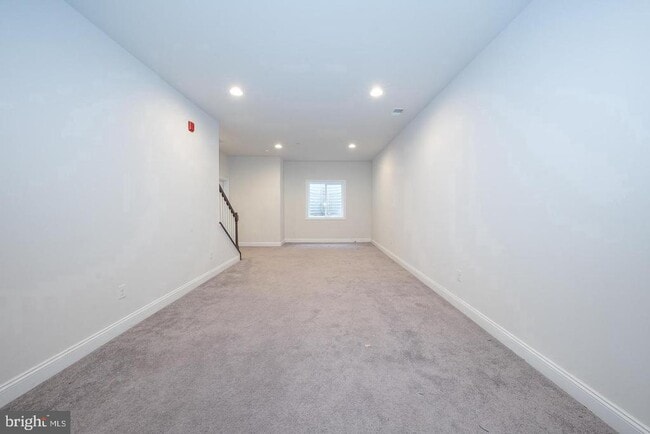 Building Photo - 220 Charles Ellis Dr