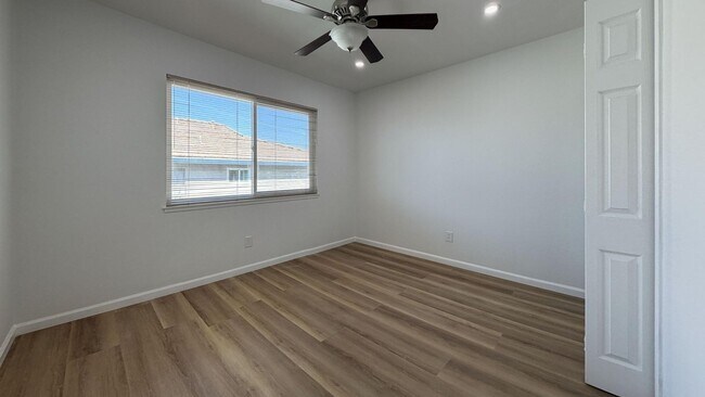 Building Photo - 3532 Rainbow Ln