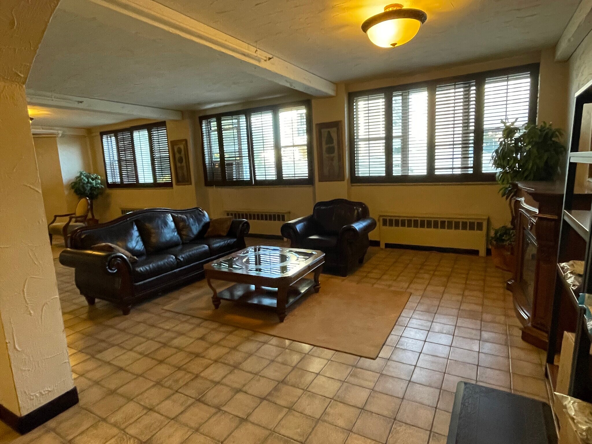 Building Photo - 1450 Palisade Ave