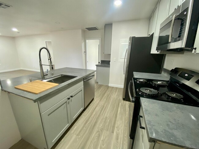 Building Photo - Beautifully Updated UTC Home with 2 Master Suites!