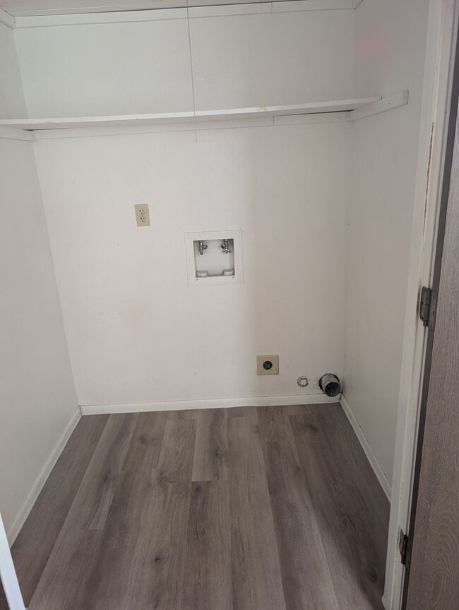 Building Photo - R317