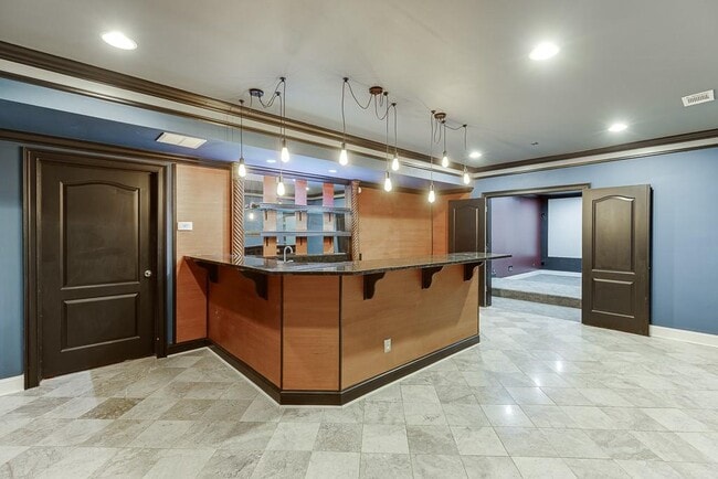 Building Photo - 940 Chateau Forest Rd