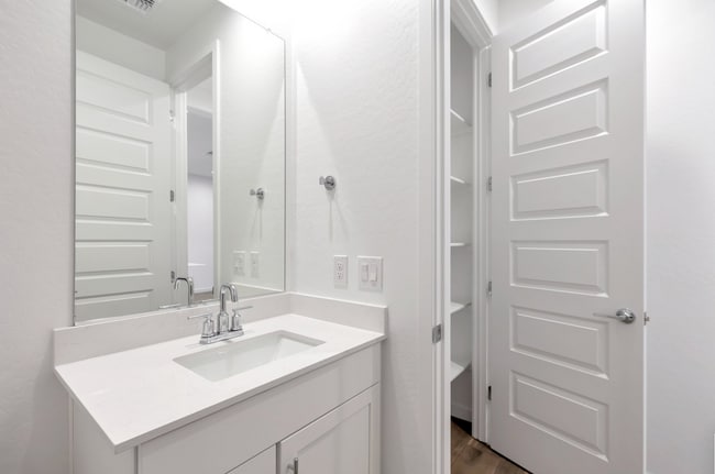 Building Photo - Brand New luxurious Model Home with 2 Master Suites in Warner Meadow