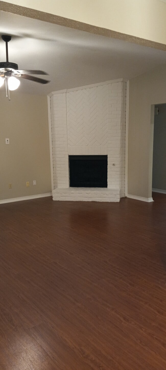 Building Photo - 3200 Foxboro Dr