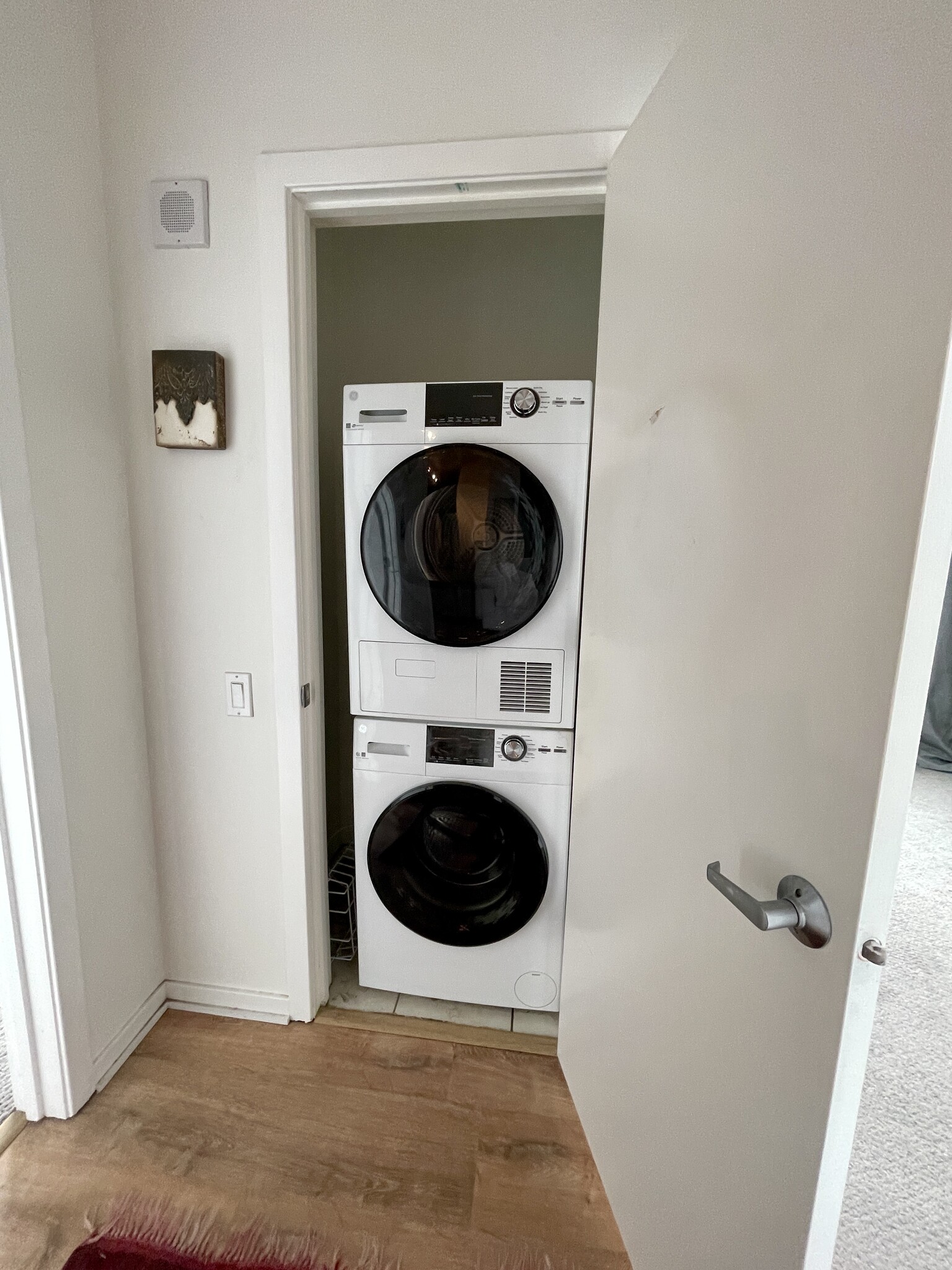 Washer Dryer - 1000 W Leland Ave