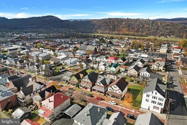 Building Photo - 113 Grand Ave