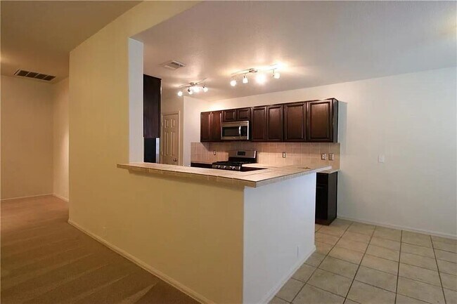 Building Photo - 125 Camelia Pkwy