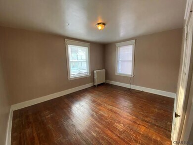 Building Photo - 553 Vickroy Ave