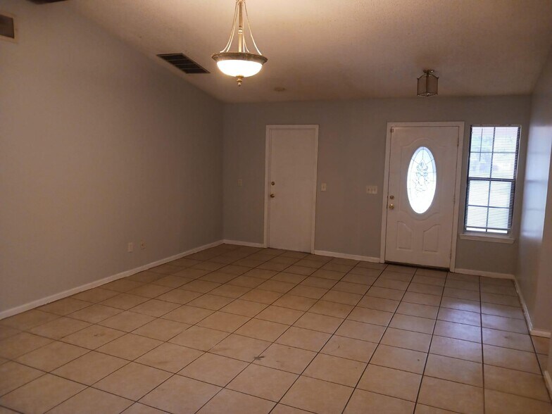 Building Photo - 6415 Sable Woods Dr E