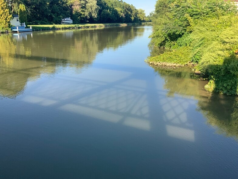 Building Photo - 4444 Main St