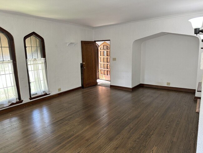 Building Photo - 1328-1330 Martha Washington Dr