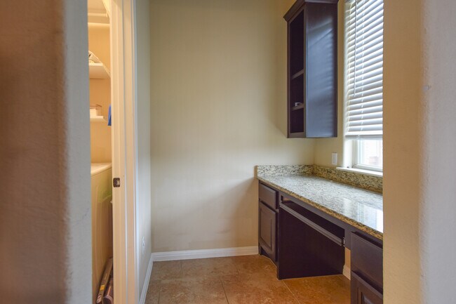 Building Photo - 127 Lightfoot Trail