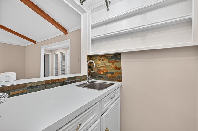 Building Photo - 13903 Chevy Chase Dr