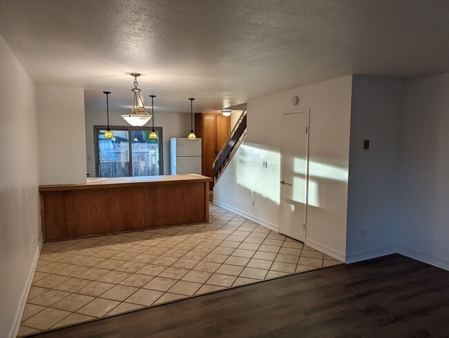 Building Photo - End unit 2 bedroom - Small Pets OK