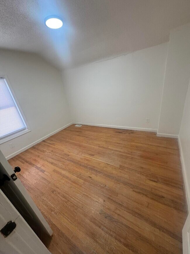 Building Photo - 16515 Log Cabin St