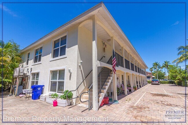 Building Photo - 1555 Blue Point Ave