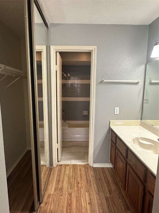 Building Photo - 200 Pecan Dr