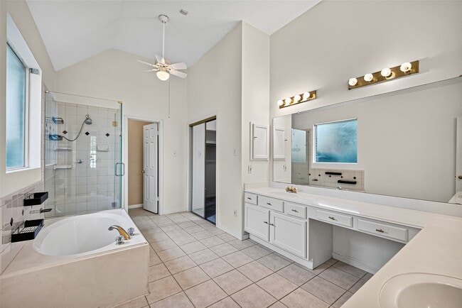 Building Photo - 2411 Charter Oaks Ct