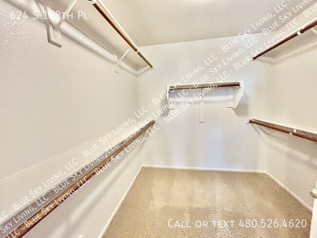 Building Photo - 624 S 108th Pl