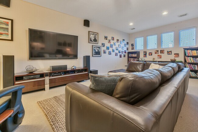 Building Photo - 6334 Collina Springs Ct