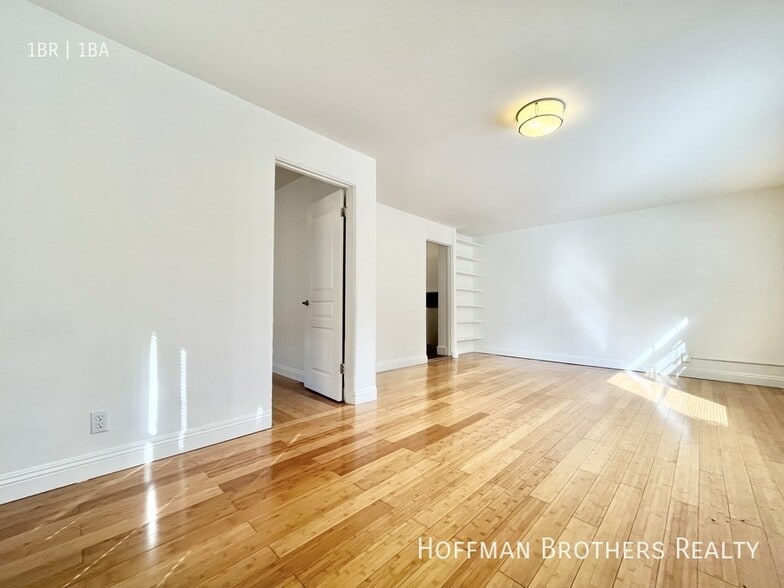 Building Photo - 407 S Coronado St