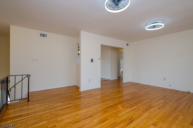 Building Photo - 161 Evergreen Rd