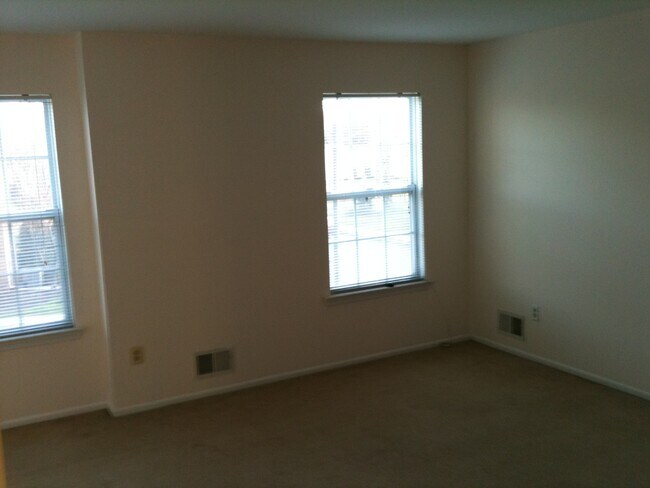 Building Photo - 424 Lackland Ave