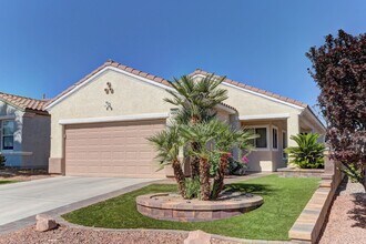 Building Photo - 180 Degree elevated views from a quiet str...