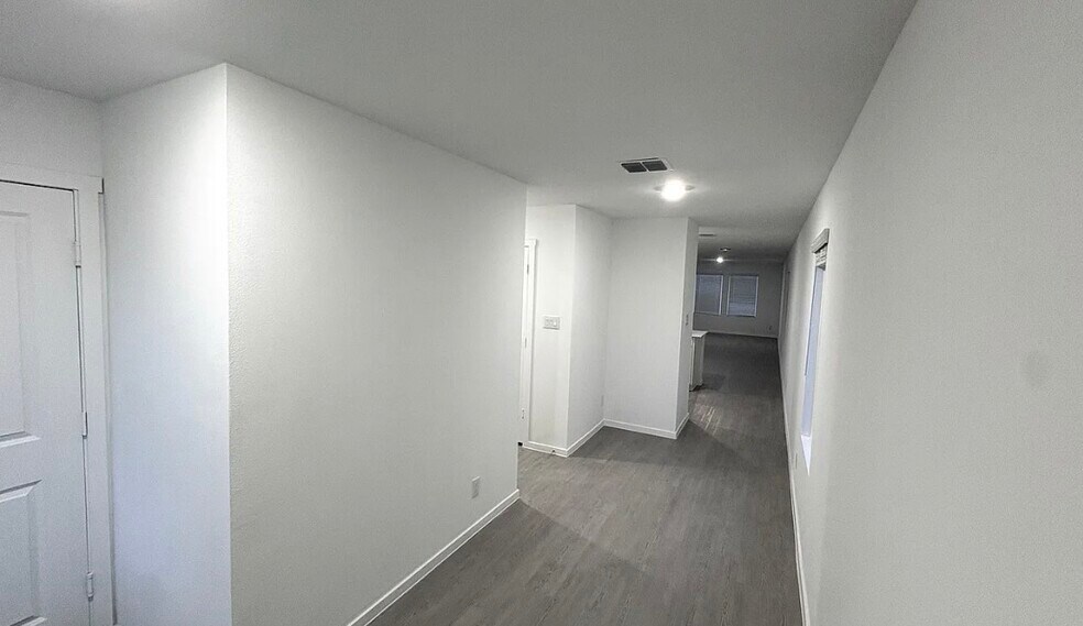 Building Photo - 1829 Sanderling St