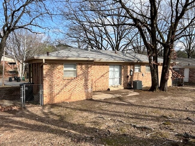 Building Photo - Nice 3 Bedroom 2 Bathroom House in Little Rock, Arkansas