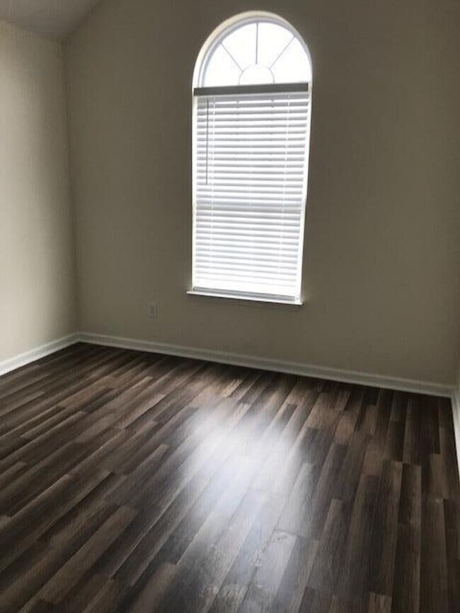 Building Photo - Spacious 3 Bed/2.5 Bath Home in Prime Mount Juliet Location