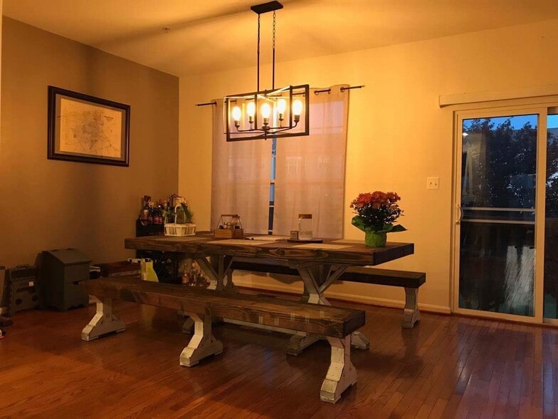 Building Photo - 2550 Emerson Drive