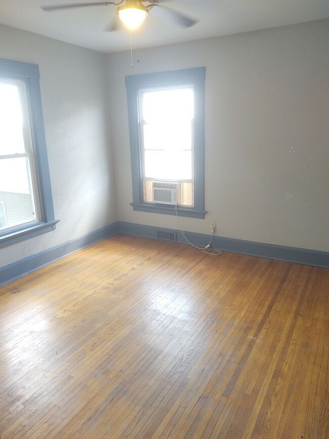 Building Photo - 611 N Perry St