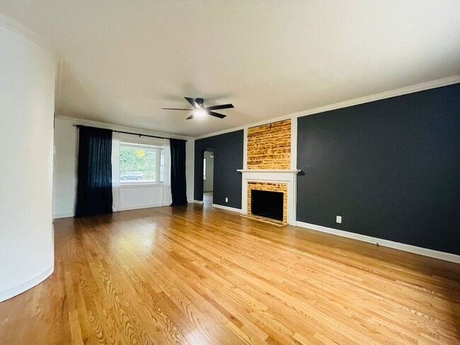 Building Photo - 2010 W 95th St