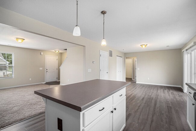 Building Photo - Immediate Occupancy Available!
