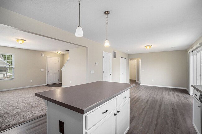 Building Photo - Newer 4 Bedroom for Lease