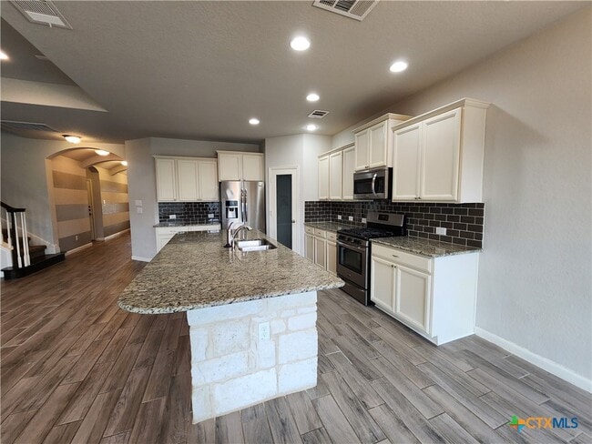Building Photo - 338 Oak Creek Way