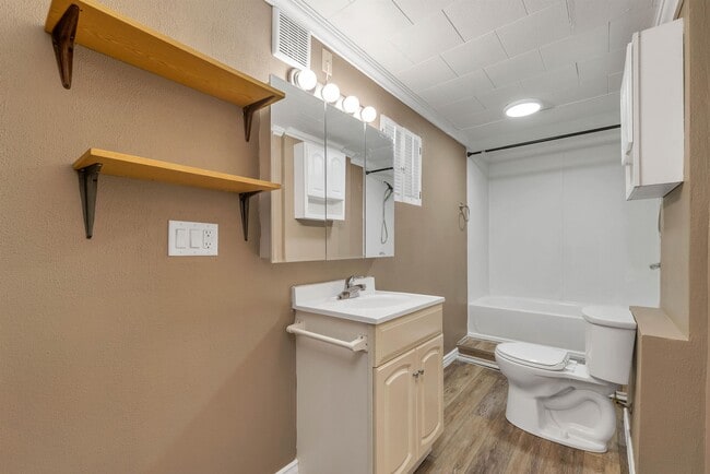 Building Photo - 86 Main St