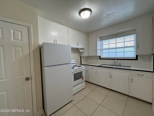Building Photo - 3113 Belden St