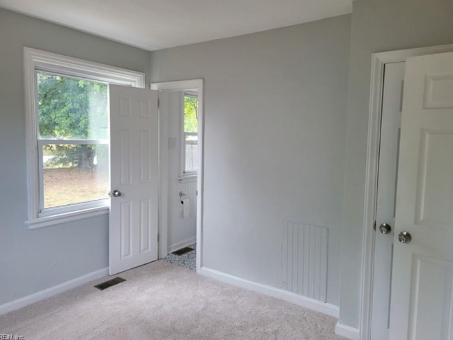 Building Photo - 733 Lanier Crescent