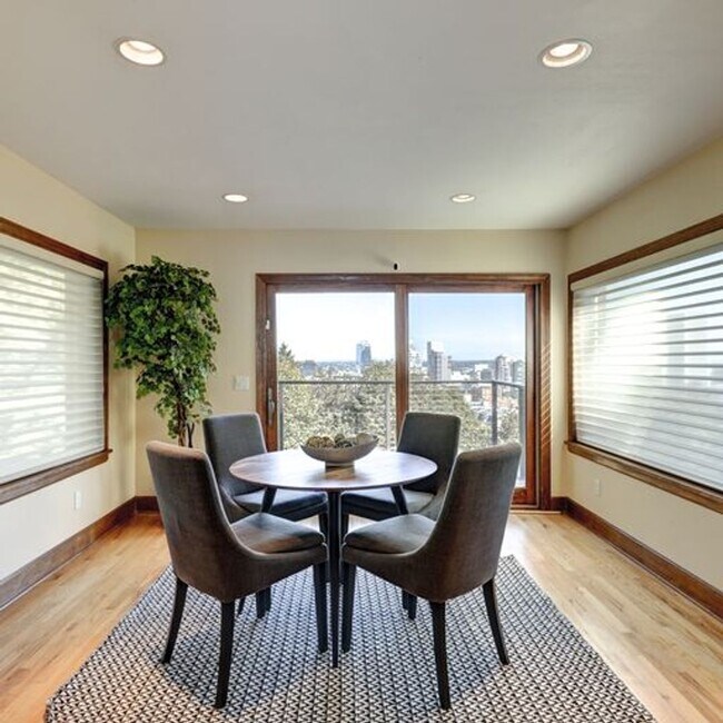 Building Photo - Beautiful 4 Bed, 3.5 Bath Rental home in S...