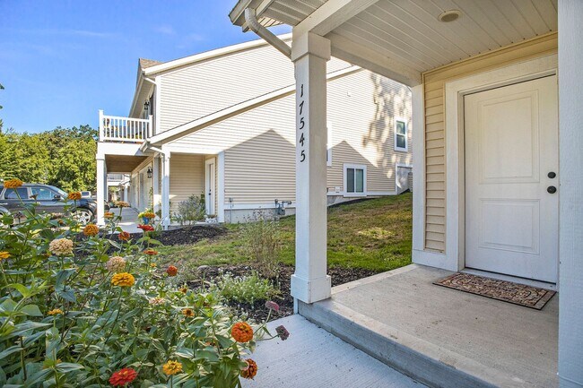 Building Photo - 17539 Beechwood Ln