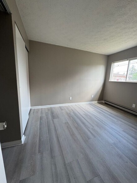 Building Photo - 4 Bryant Ln