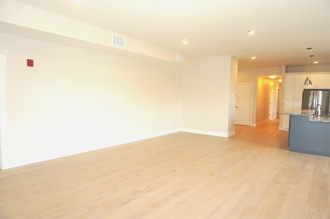 Building Photo - 99 Moody St