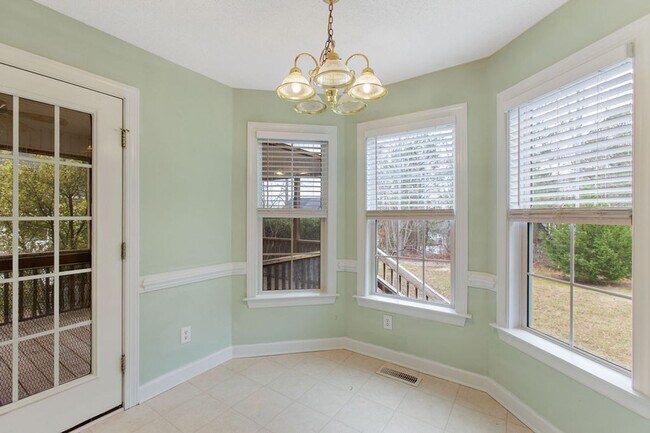 Building Photo - Adorable Ranch Home With Garage and Screen Porch!