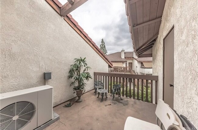 Building Photo - 13100 Creek View Dr